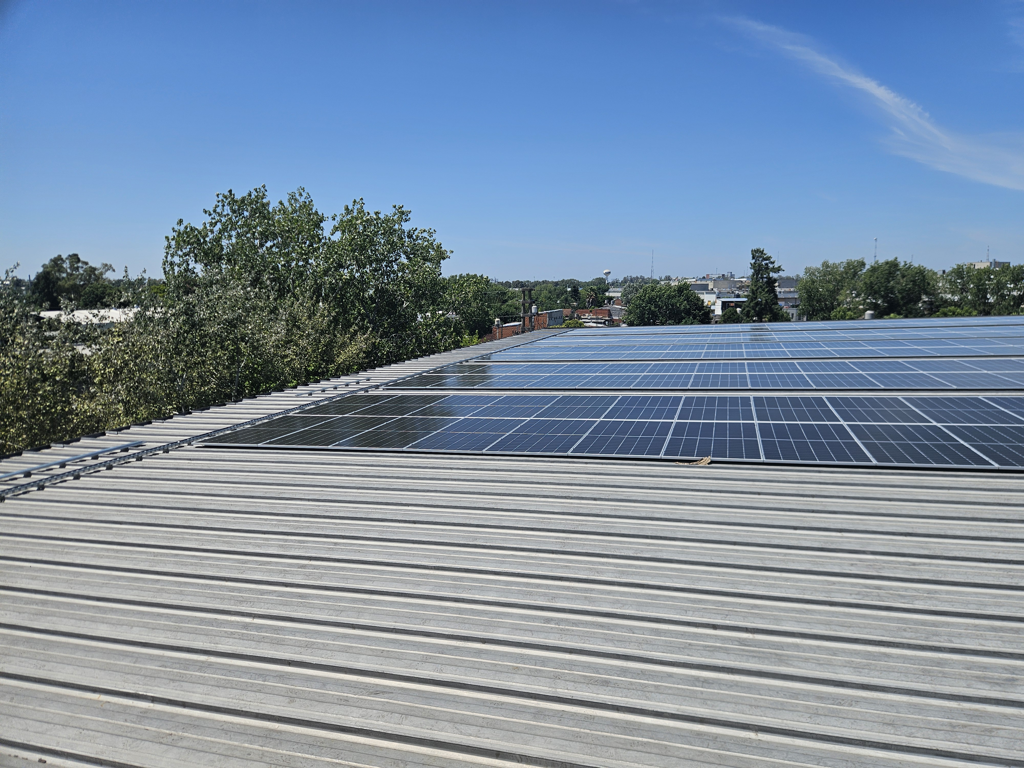 Galeria de imágenes del Parque solar Para Industria de Autopiezas en Benavidez, Buenos Aires