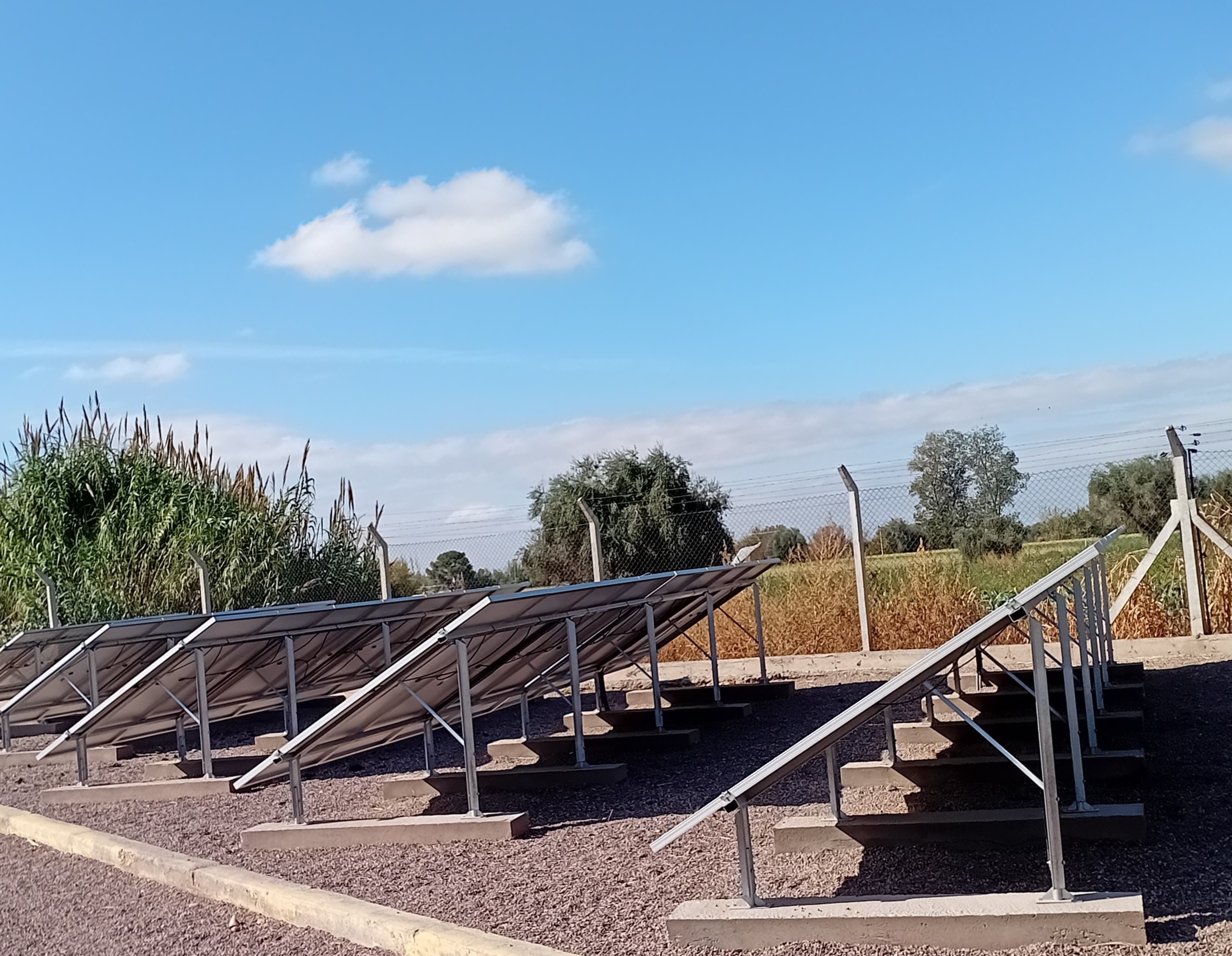 Galeria de imágenes de la Ampliación de parque solar canal pescara en Mendoza